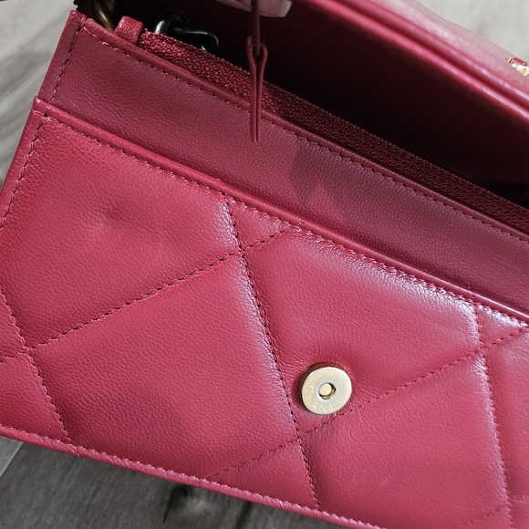 *SOLD* Chanel 19 Wallet On Chain - Picture 6 of 12